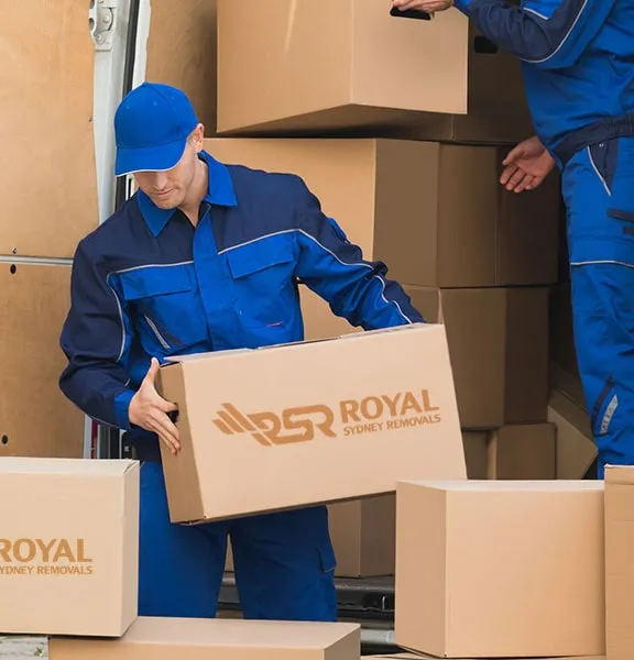 Sydney removalists carrying household furniture